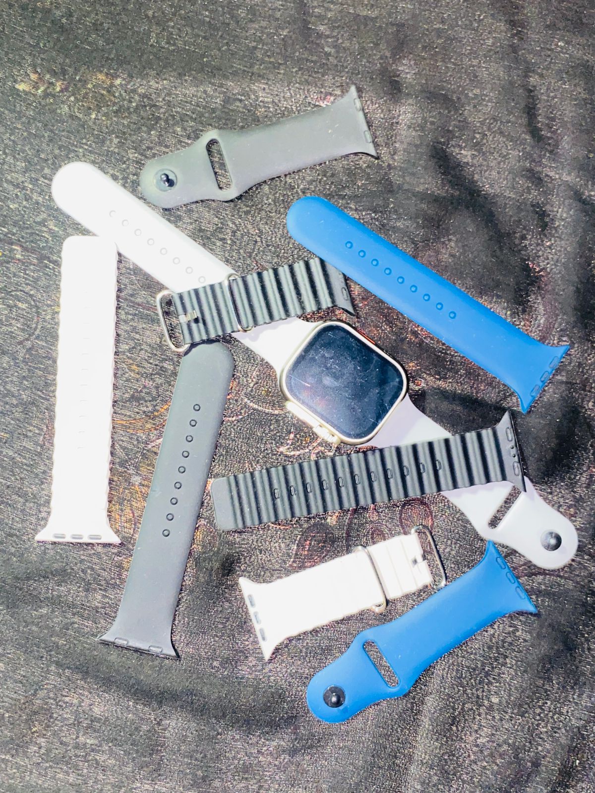 I20 Ultra Max Smart Watch 10-in-1 box set comes with EarBurds - the makoza hub